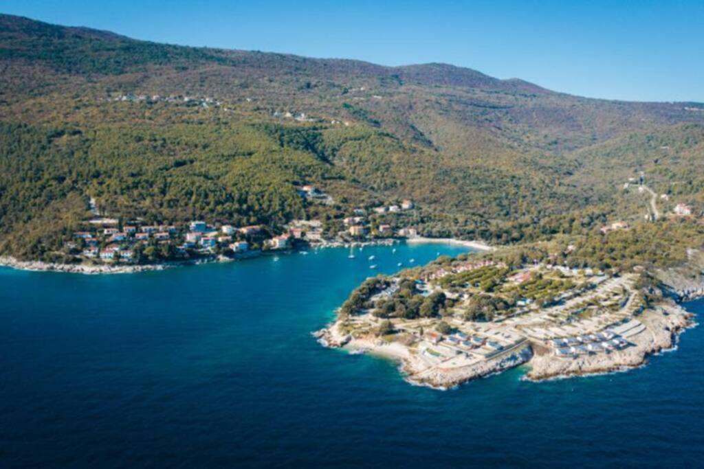 Apartment By The Sea- Santa Marina Raša Exteriör bild
