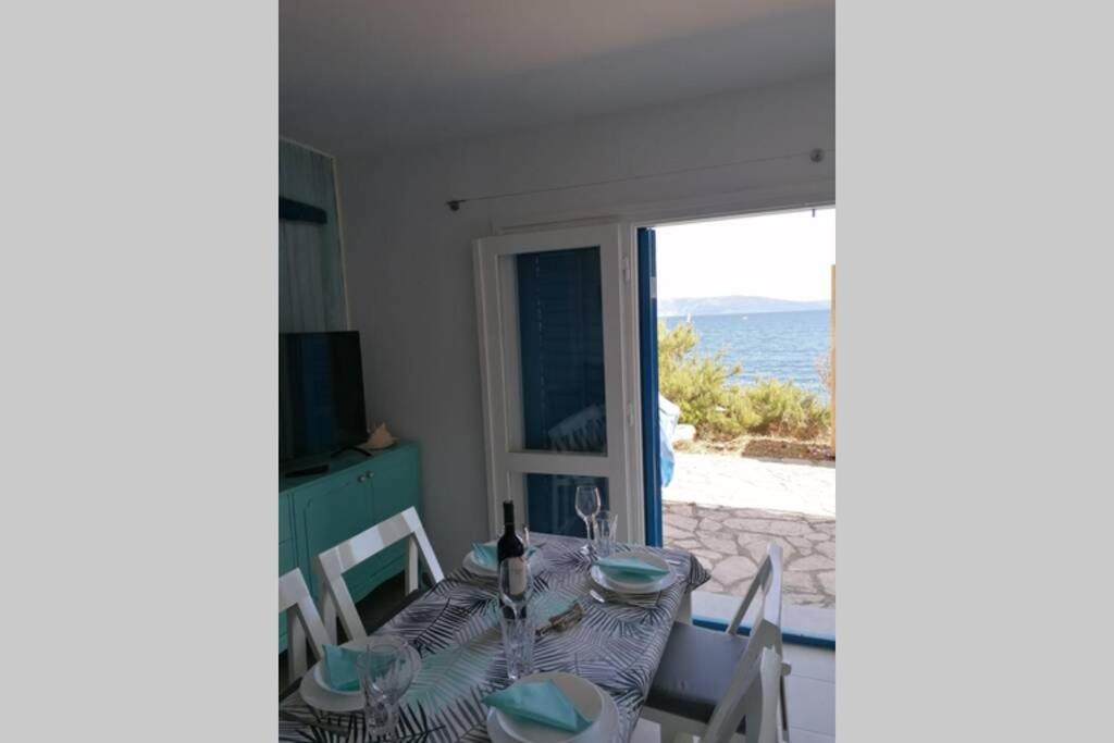 Apartment By The Sea- Santa Marina Raša Exteriör bild
